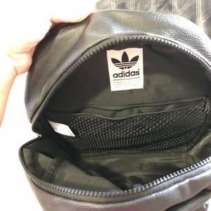 Adidas mini back bag